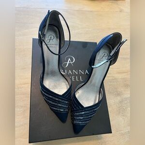 Adrianna Papell, Navy Satin pump “Helma” style. Great condition!
